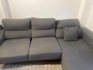 Sofá cama gris de tela