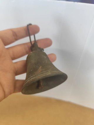 Campana antigua de bronce