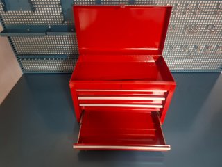 Cofre de herramientas rojo