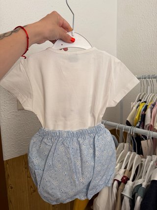 Conjunto bebé camiseta y braguita