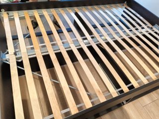 Cama negra de 140x200 con cajones IKEA BRIMNES