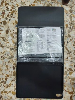 Custodia con tastiera Bluetooth per tablet