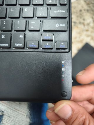 Custodia con tastiera Bluetooth per tablet