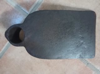7 Azadas antiguas sin mango. Muy bien conservada.