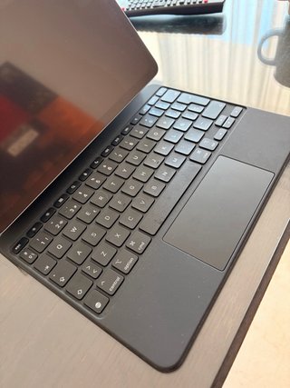 iPad Air 11” M2 128GB + Magic Keyboard