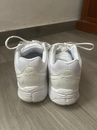 Zapatillas Nike P6000 Blancas con detalles Azules