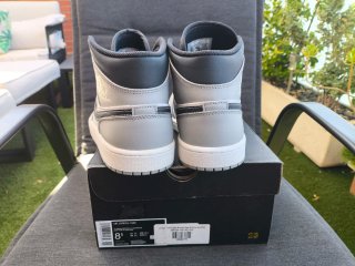 Jordan 1 Mid Grey Talla 42 Eur.