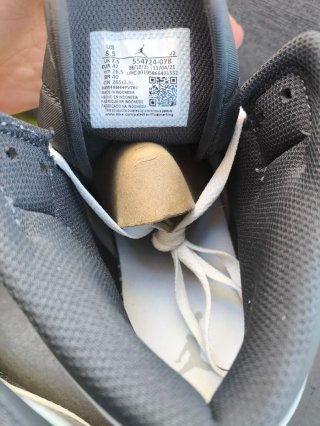 Jordan 1 Mid Grey Talla 42 Eur.