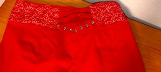 Pantalones cortos rojos de cintura alta