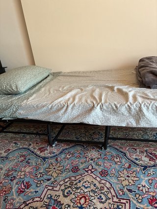 Cama supletoria plegable con ruedas