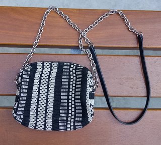 bolso bandolera trenzado de Bimba y Lola muy bueno
