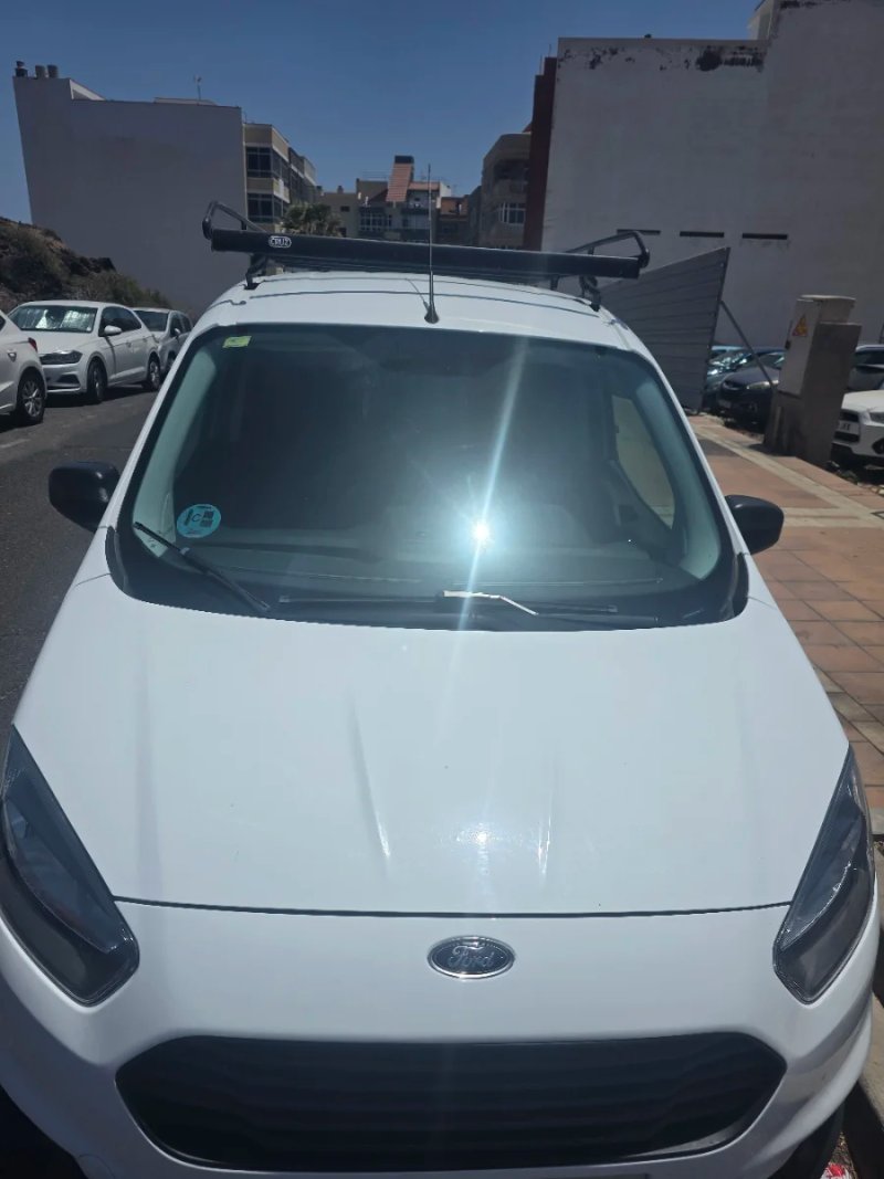 Ford Transit Courier 2021 - foto 1