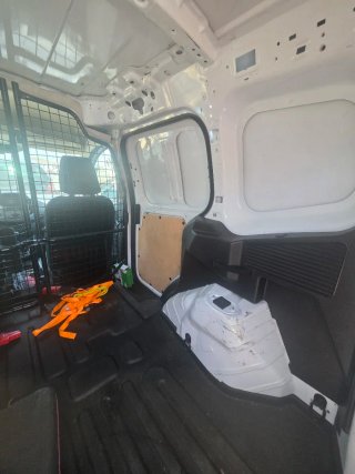 Ford Transit Courier 2021