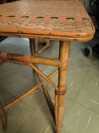 Mesa de mimbre