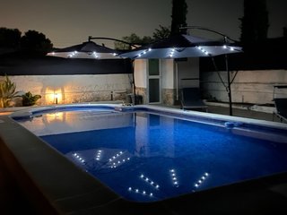 Alquiler  jardín Piscina, Barbacoa y cine Premium.