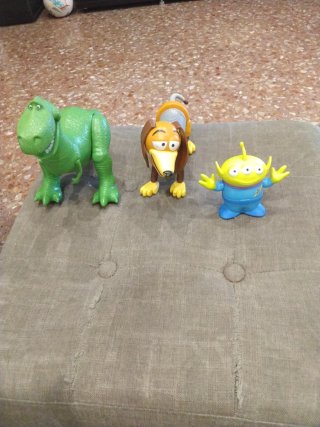 Perro ,alien y dinosaurio Toy story
