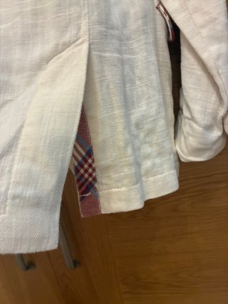 Chaqueta de lino beige con detalles