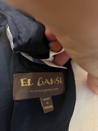 Chaqueta de lino beige con detalles