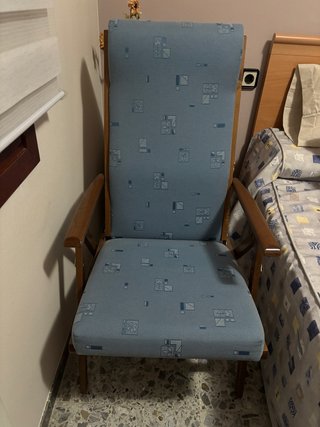 Silla Reclinable Tela y Madera