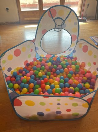 Piscina de bolas infantil con túnel