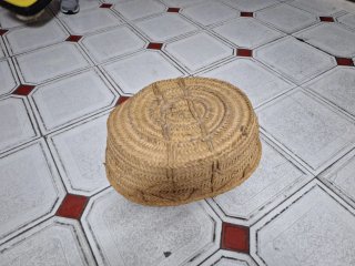 Cesto de mimbre artesanal