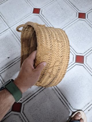 Cesto de mimbre artesanal