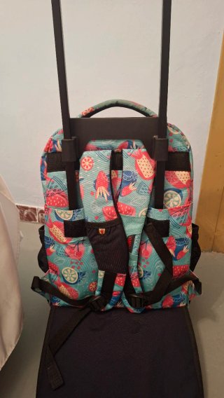 Mochila Otto con carrito y estampado frutal