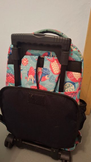 Mochila Otto con carrito y estampado frutal