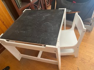 Mesa y silla infantil blanca