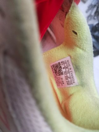 Botas de fútbol Adidas rosas y blancas