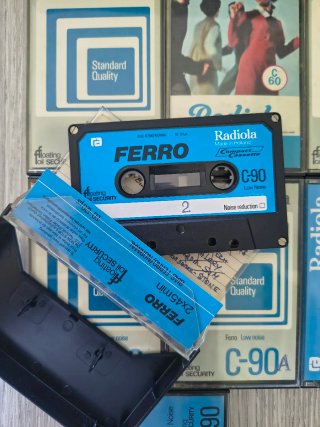 Lotto 16 musicassette Radiola C90