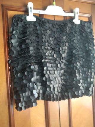 Falda Zara lentejuelas negra + bolso