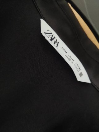 Vestido Zara negro drapeado