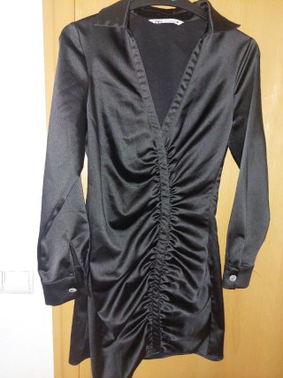 Vestido Zara negro drapeado