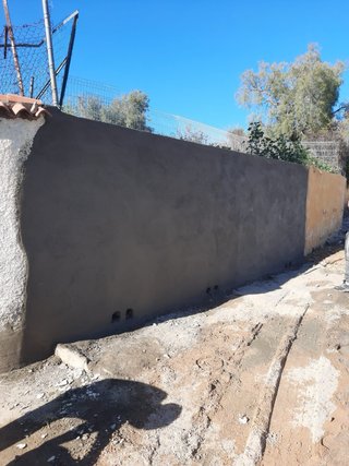 Muro de bloques de construcción y hormigón impreso