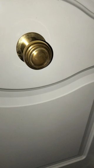 Puerta blindada blanca con 5 llaves