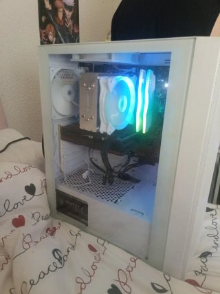 Torre PC MSI Blanca y Plateada