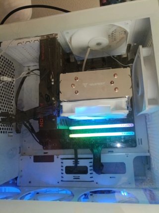 Torre PC MSI Blanca y Plateada