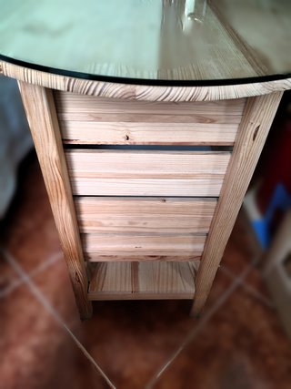Mesita auxiliar pino 4 cajones + cristal