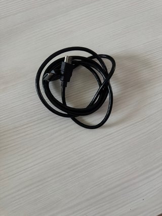 Ps4, 2 mandos, cable de alimentación, HDMI y USB