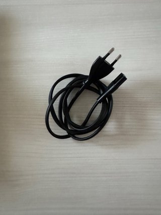Ps4, 2 mandos, cable de alimentación, HDMI y USB
