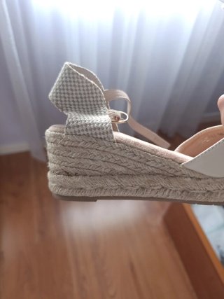 Cuñas esparto beige de polipiel