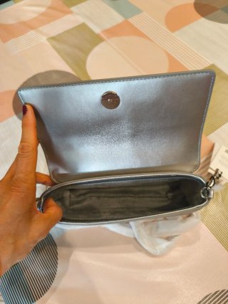 Calvin Klein bolso plateado. Nuevo con etiquetas