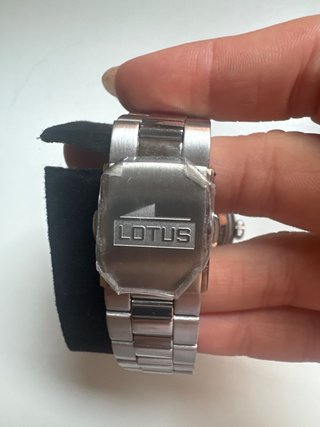 Reloj Lotus