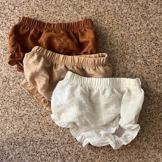 5 Cubre pañales niña 2 estampados y 3 lisos.