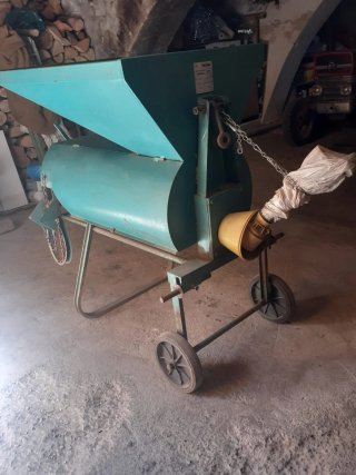 Pelador de almendras doble saco para tractor