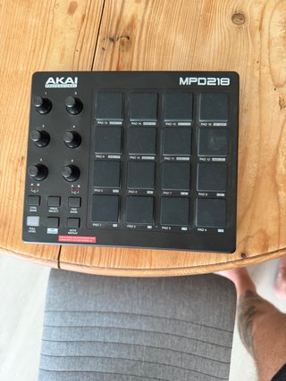 AKAI MPD218 Controlador MIDI