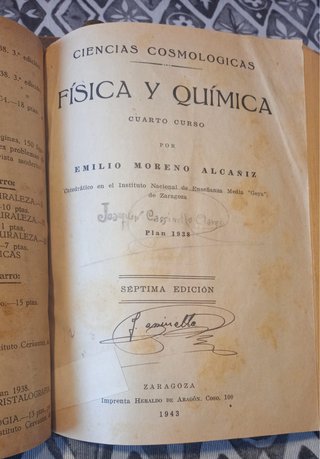 4 libros escolares Ciencia.