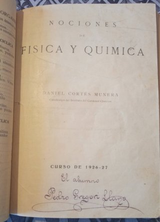4 libros escolares Ciencia.