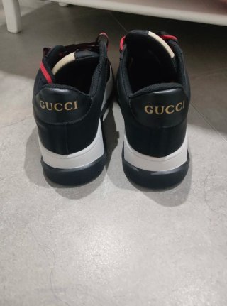 Zapatillas Gucci Negras y Rojas